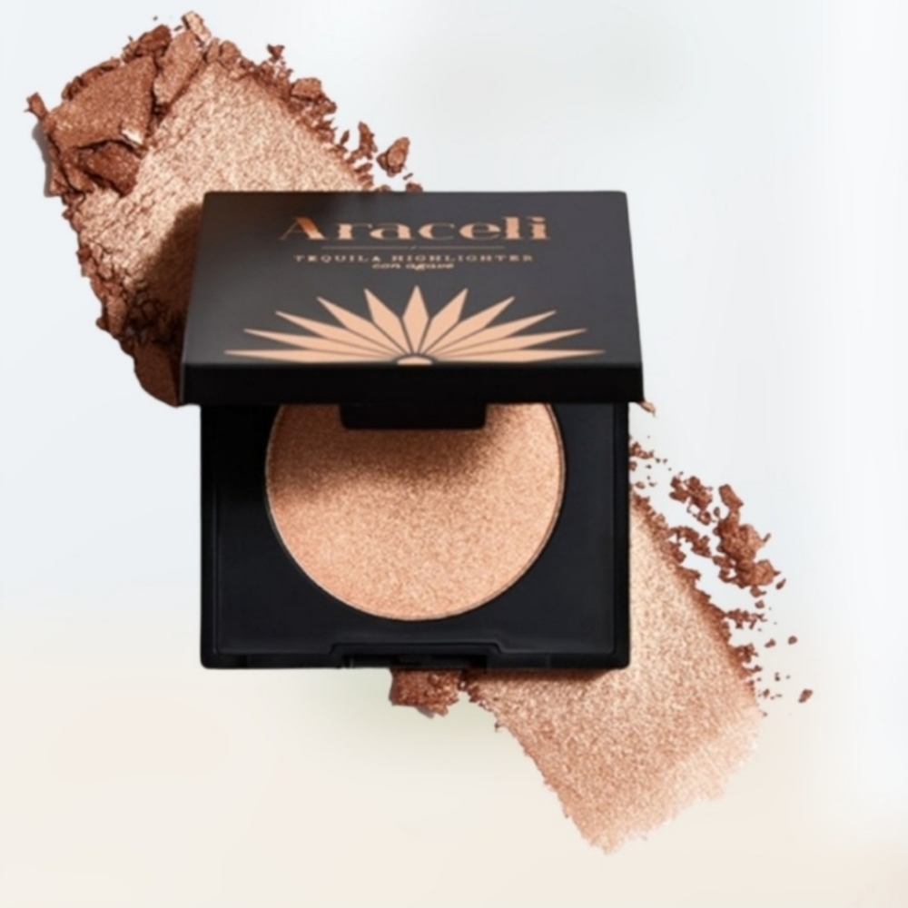 Araceli ultra Glow tequila powder highlighter anejo -rich bronze for deep tone